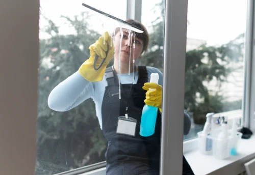Nettoyage de vitres intérieures et extérieures à Maintenon